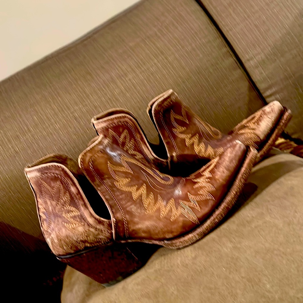 Women’s Ariat Sz 6 Booties